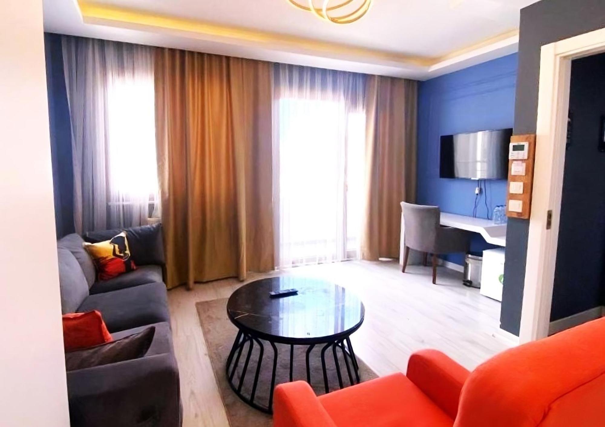 Taksim Leon'S Hotel Истанбул Екстериор снимка