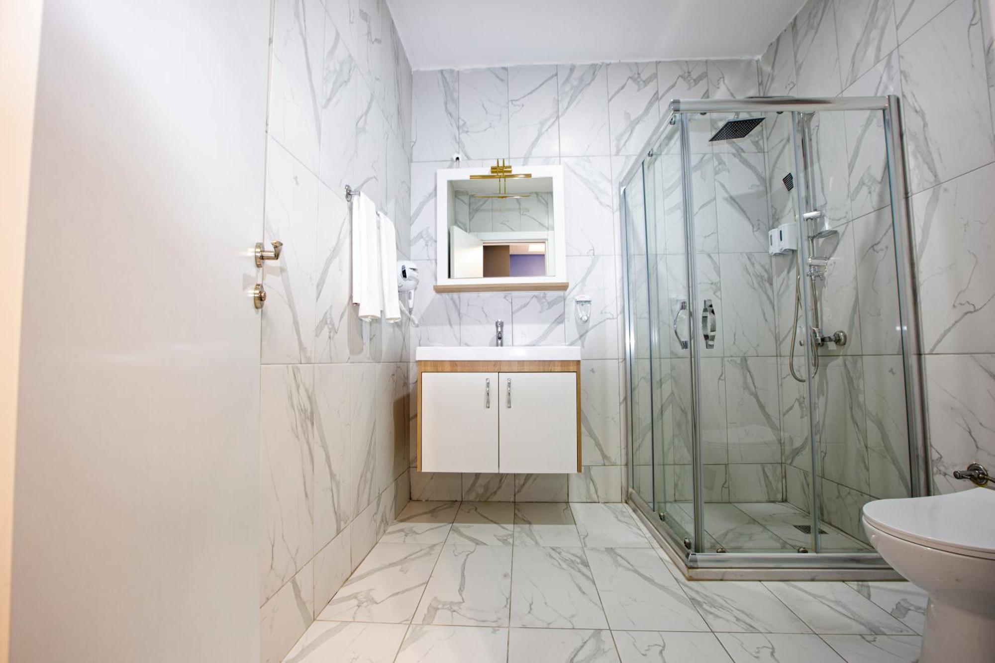 Taksim Leon'S Hotel Истанбул Екстериор снимка